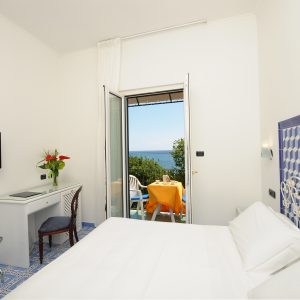 Classic side sea view Hotel Amallfi