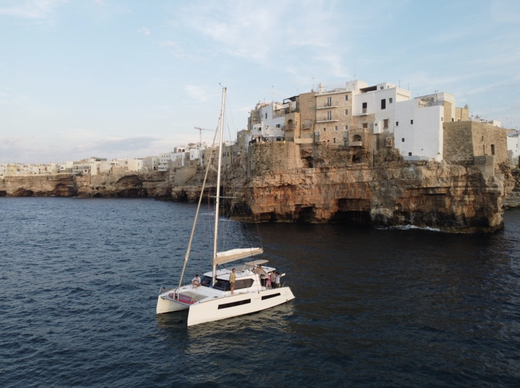 Giorno 6 | Escursione in Catamarano a Polignano a Mare con Pranzo